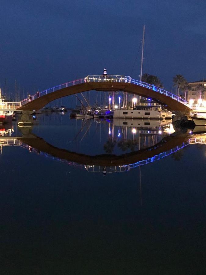 Apartamento Sur le quai de port fréjus Exterior foto